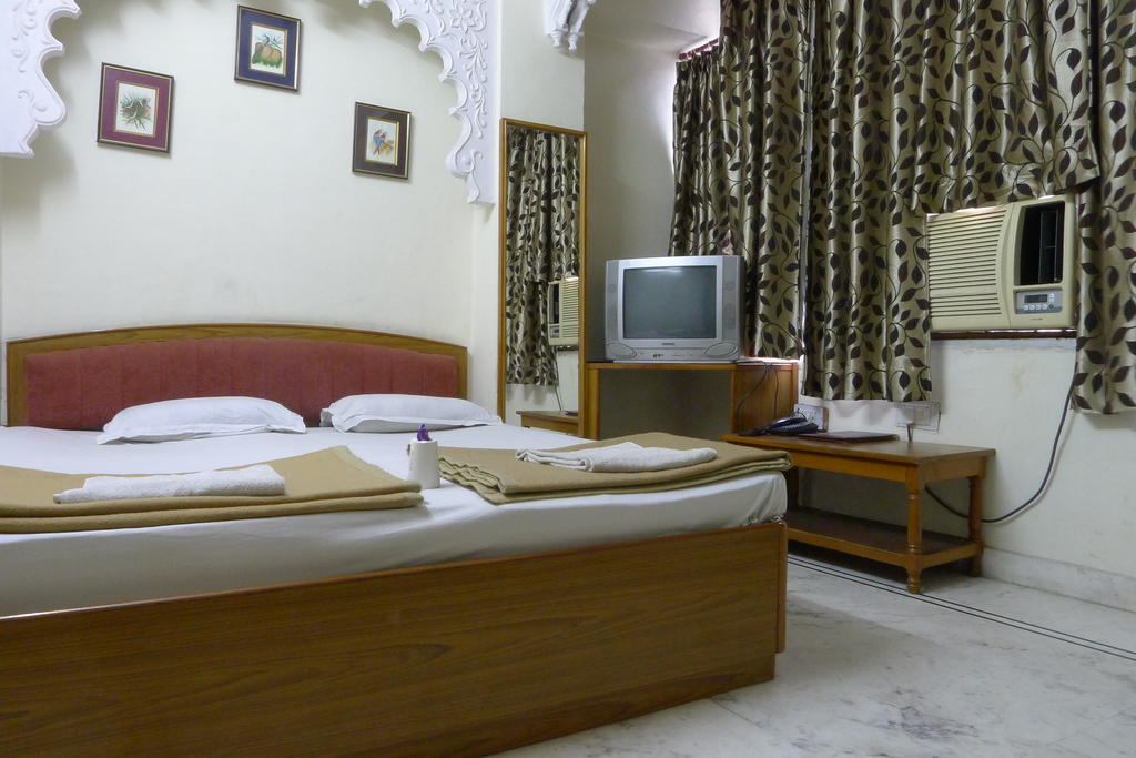Отель Kiran Palace Удайпур Экстерьер фото